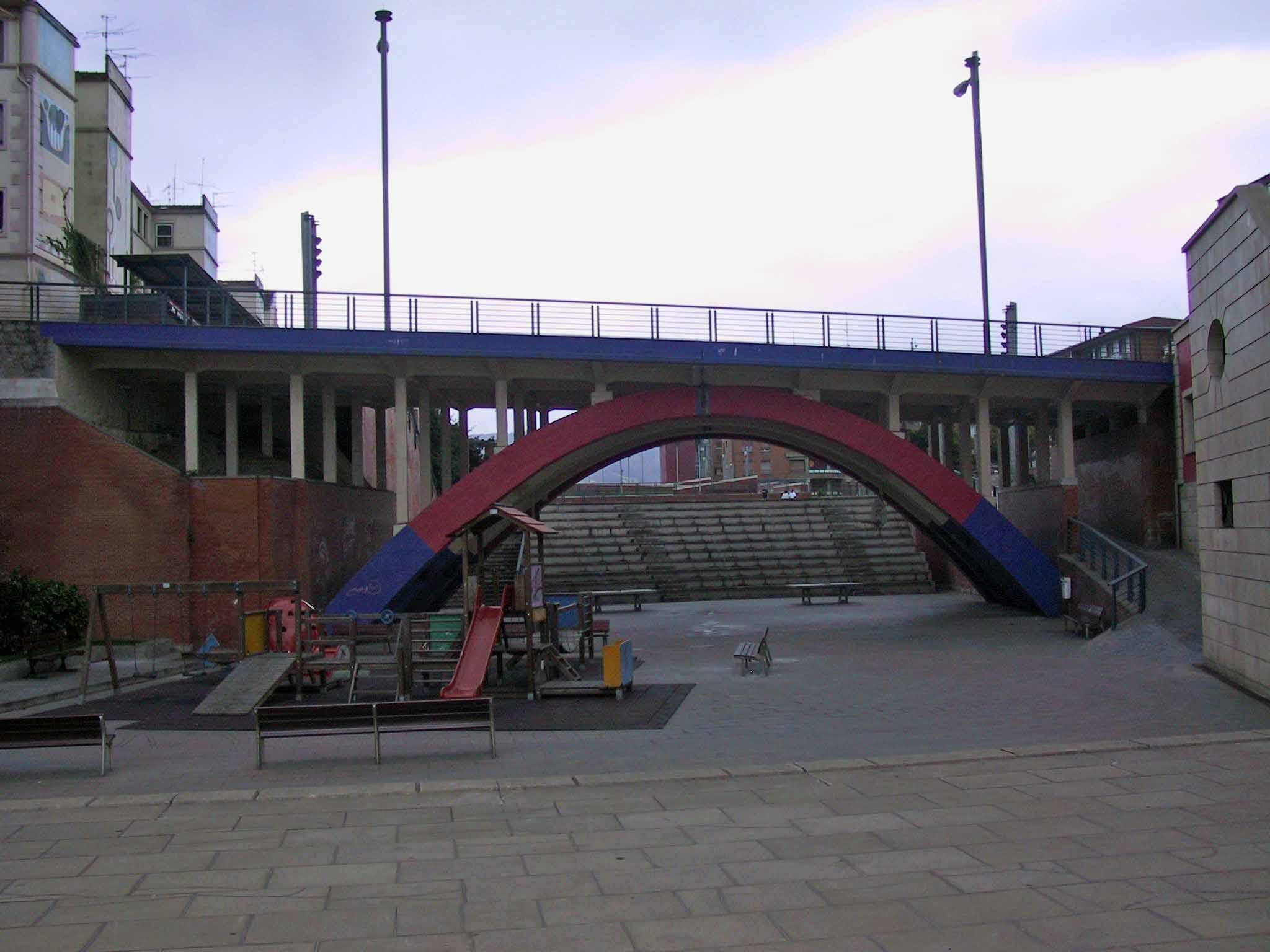 Viaducto sobre la trinchera del ferrocarril