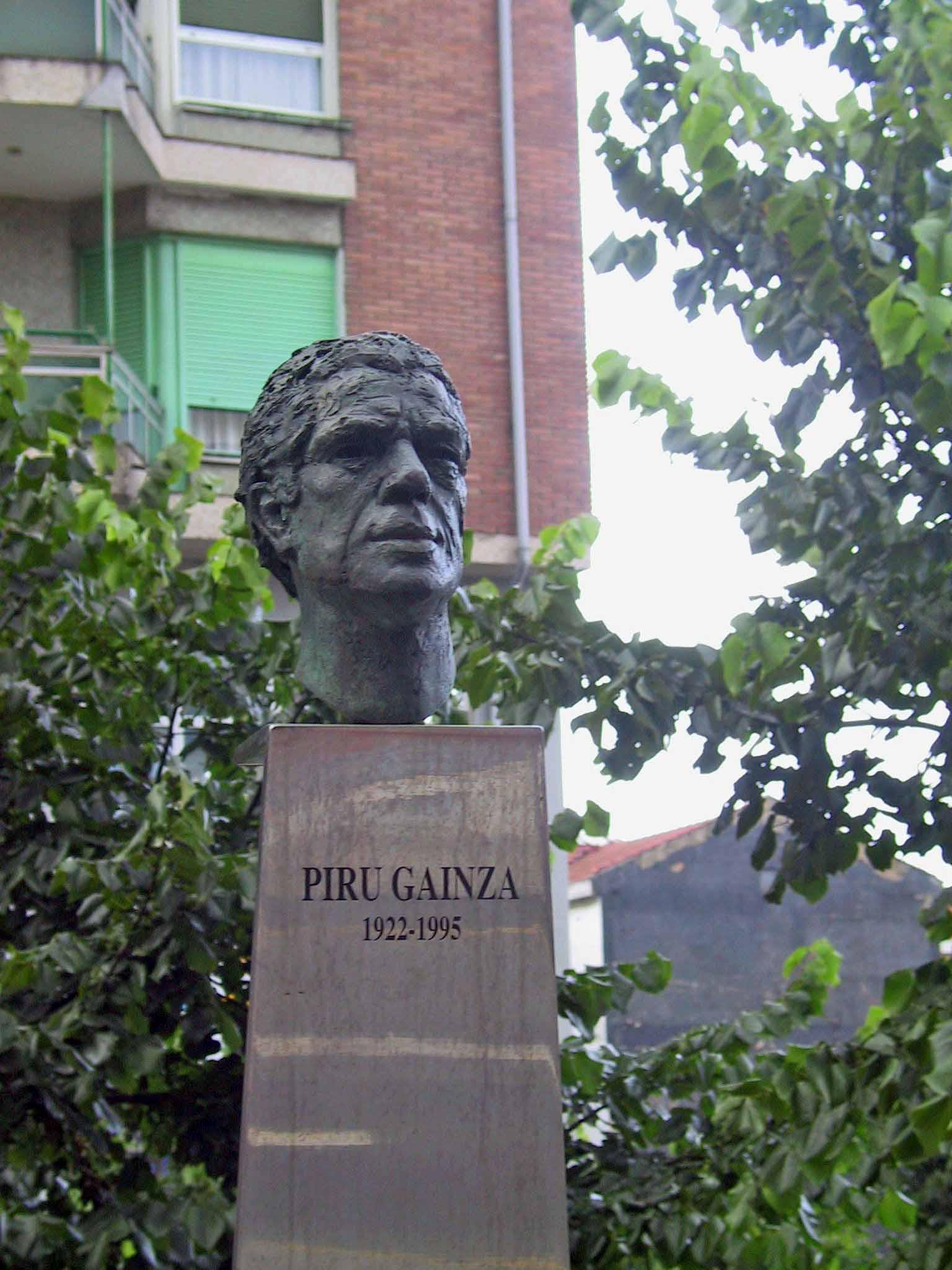 Monumento a Piru Gainza