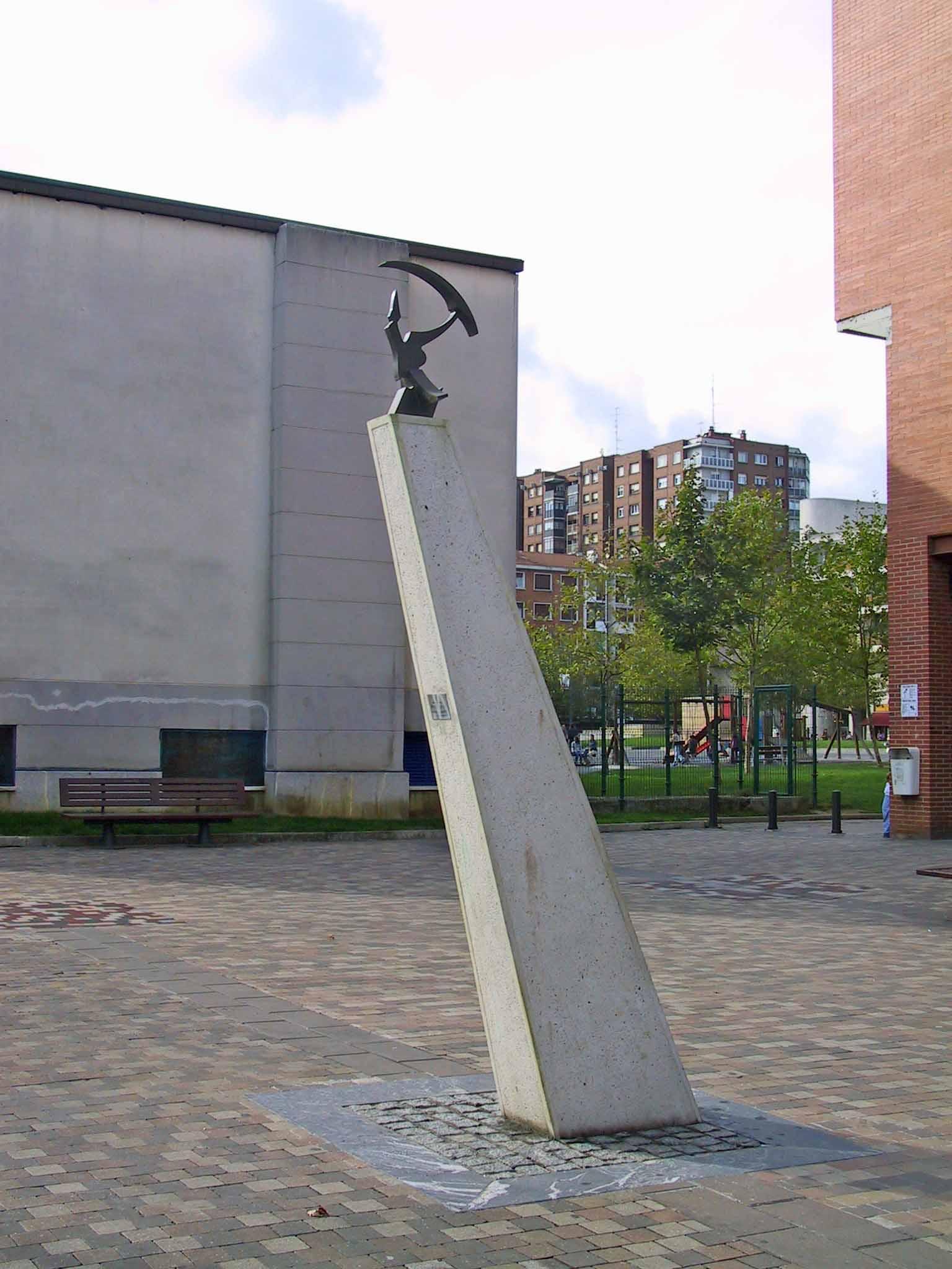 Escultura a Valentin Fernandez