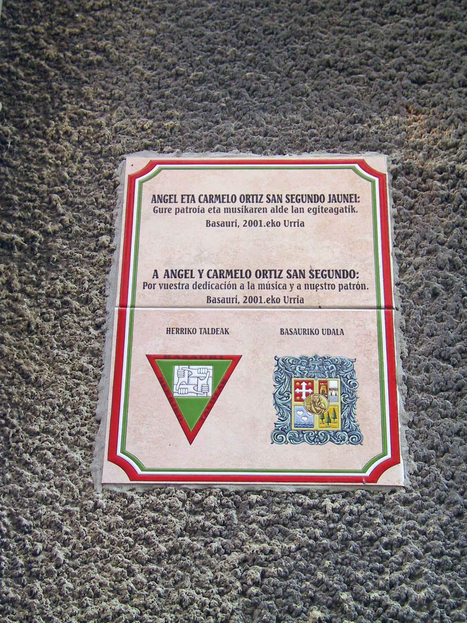 Placa a Ángel y Carmelo Ortíz San Segundo