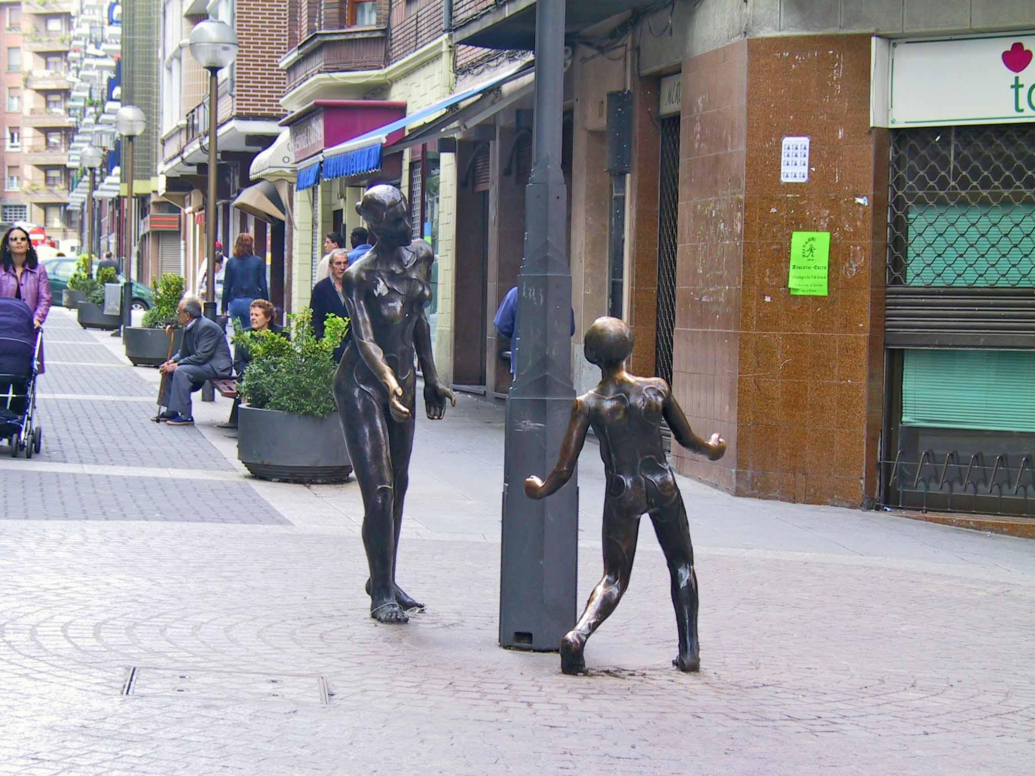 Escultura Madre e Hijo