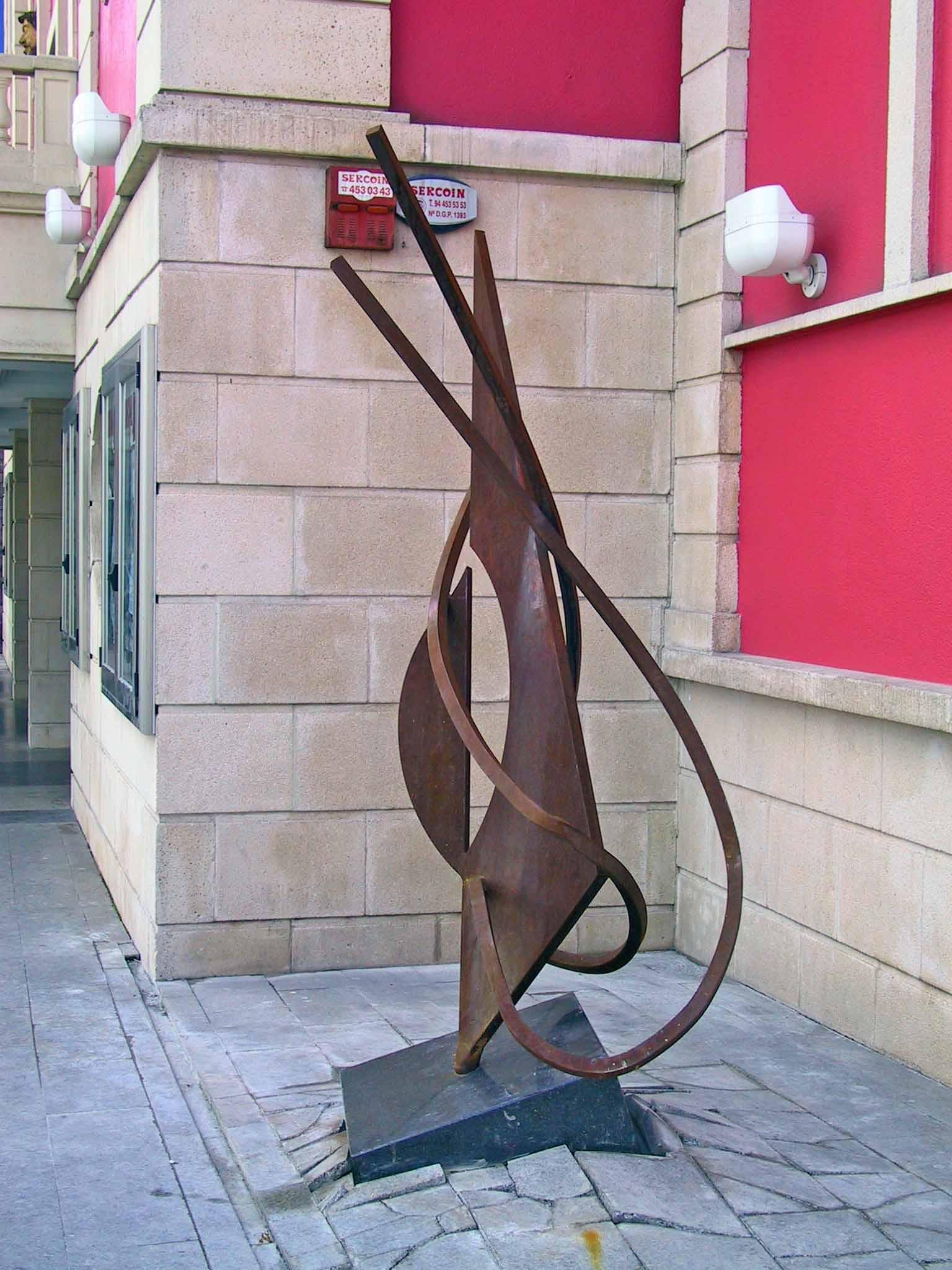 Escultura Sonrisa de Sangre Ajena