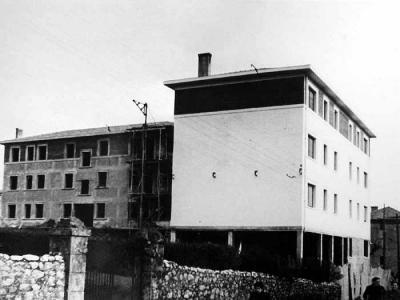 Escuelas L. de Vega