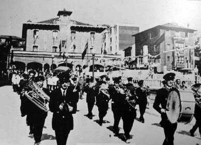 Banda en desfile Ayuntamiento