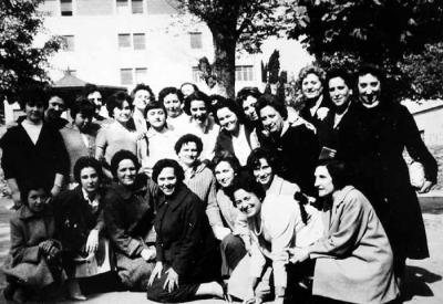 Mujeres en Plaza Castilnovo