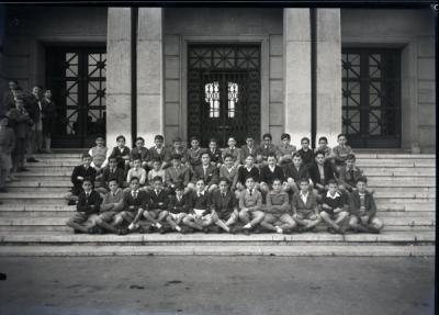 Alumnos del Colegio S. José en Oficinas Basconia