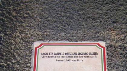 Placa a Ángel y Carmelo Ortíz San Segundo